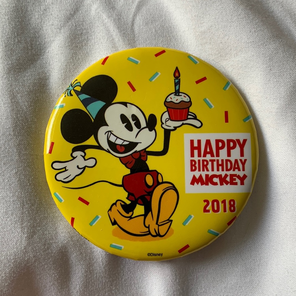 Happy Birthday Mickey 2018 button - Mickey with cupcake